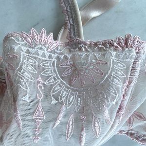 Chantelle pink embroidered bra 34D